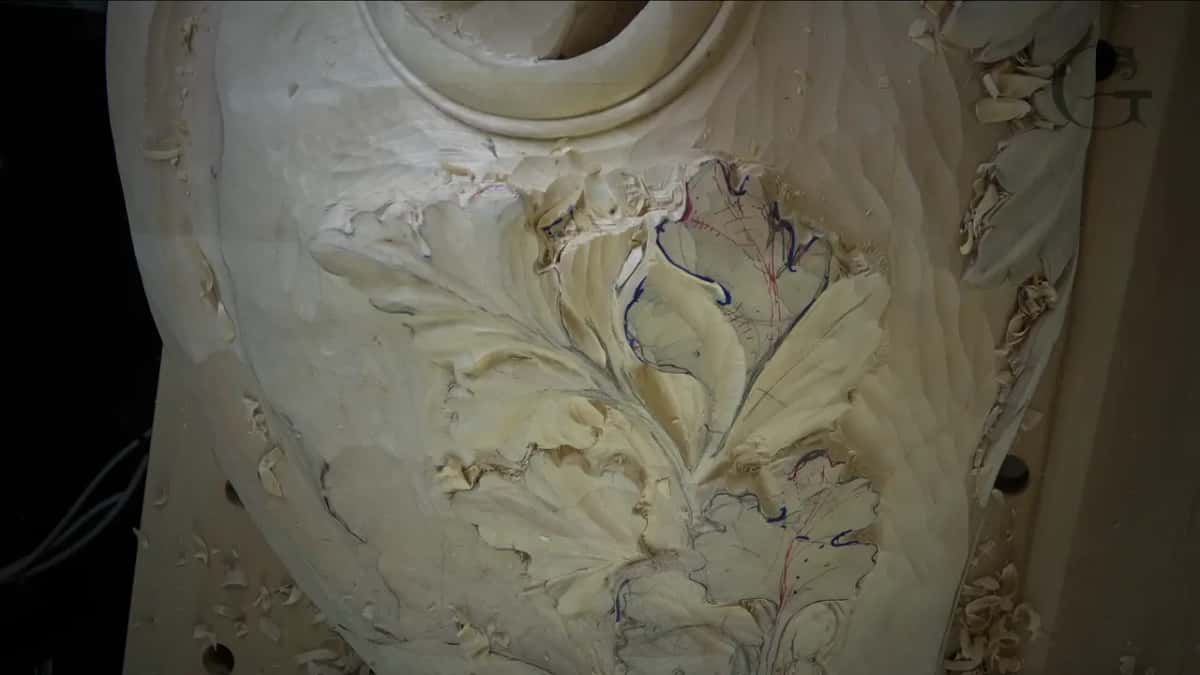 Blue and red lines on half carved leaves.