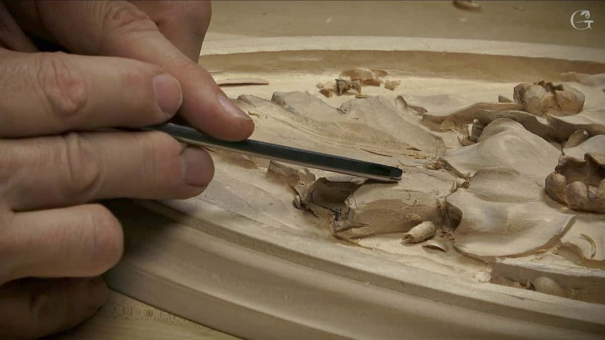 Learn to carve in Venetian Style a Flowers rosette. Online woodcarving course with Alexander Grabovetskiy