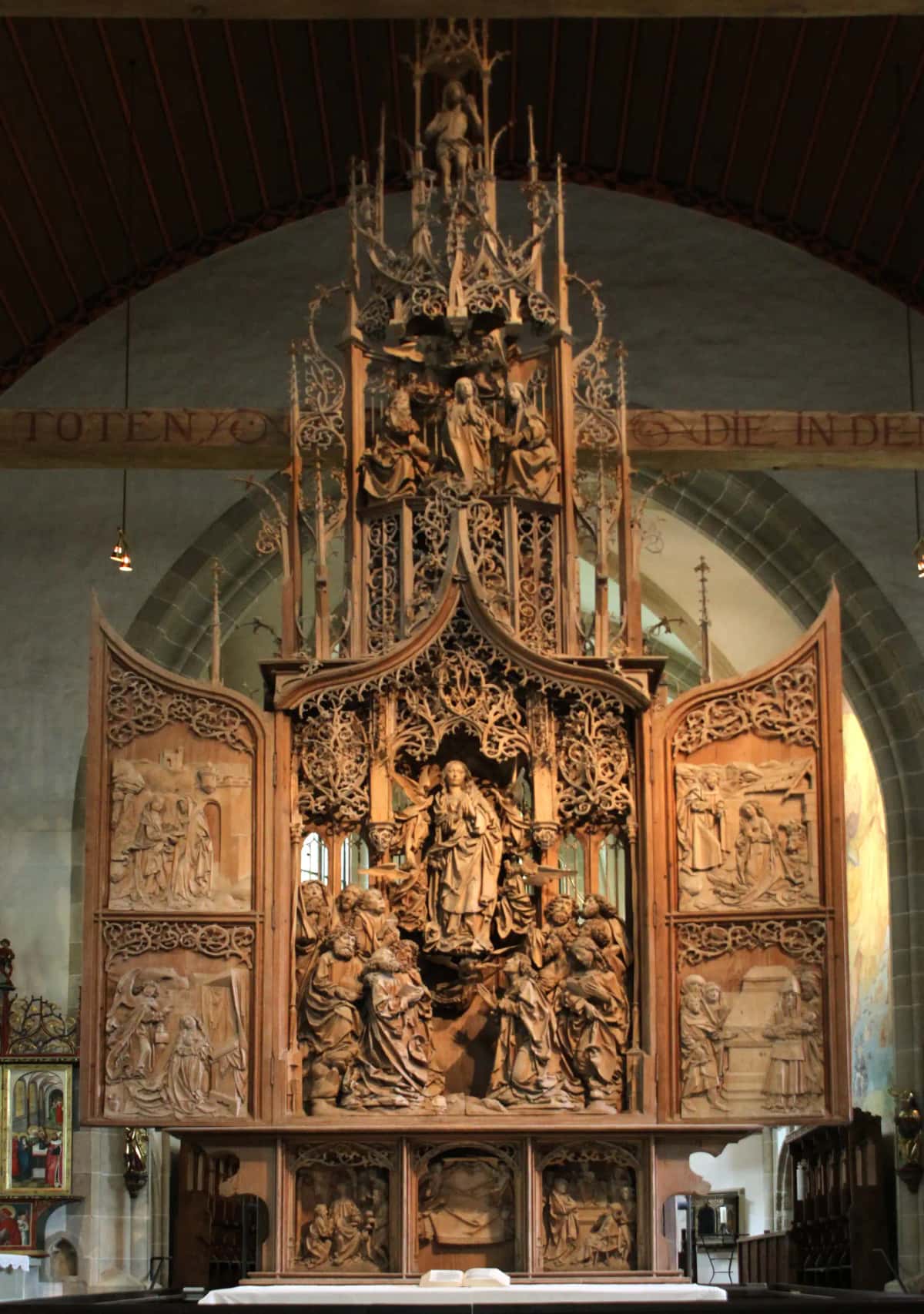 Creglingen-Herrgottskirche-12-Riemenschneiders_Marienaltar-2013-gje (1)