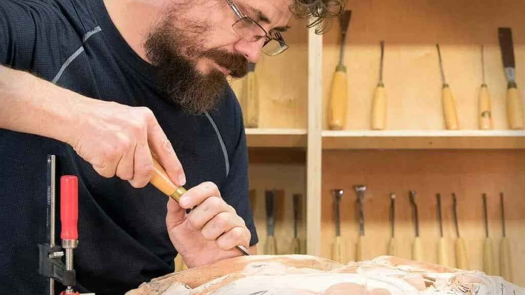 Cutting a small detail with a fine gouge, tool wall behind