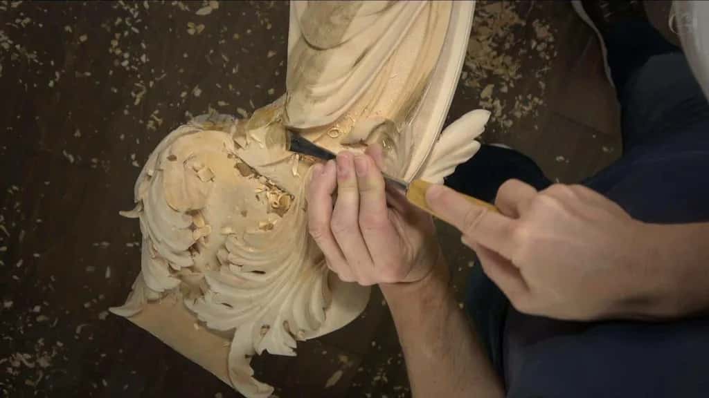 Cutting a leaf tip on the Venice panel