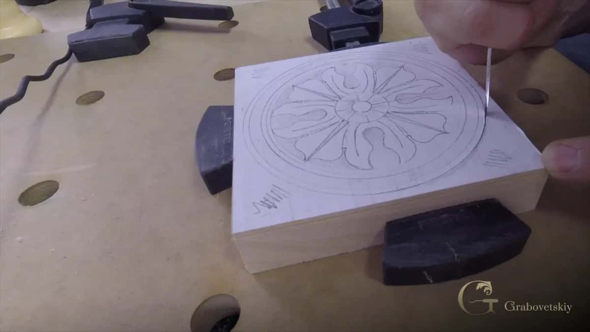 Paper pattern glued to the block, the knife following the drawn circle a quarter at a time