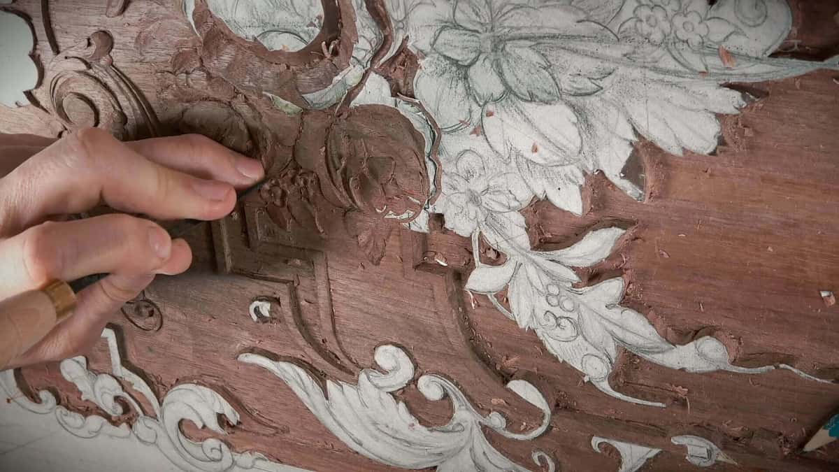 Working a dry hardwood panel with a gouge