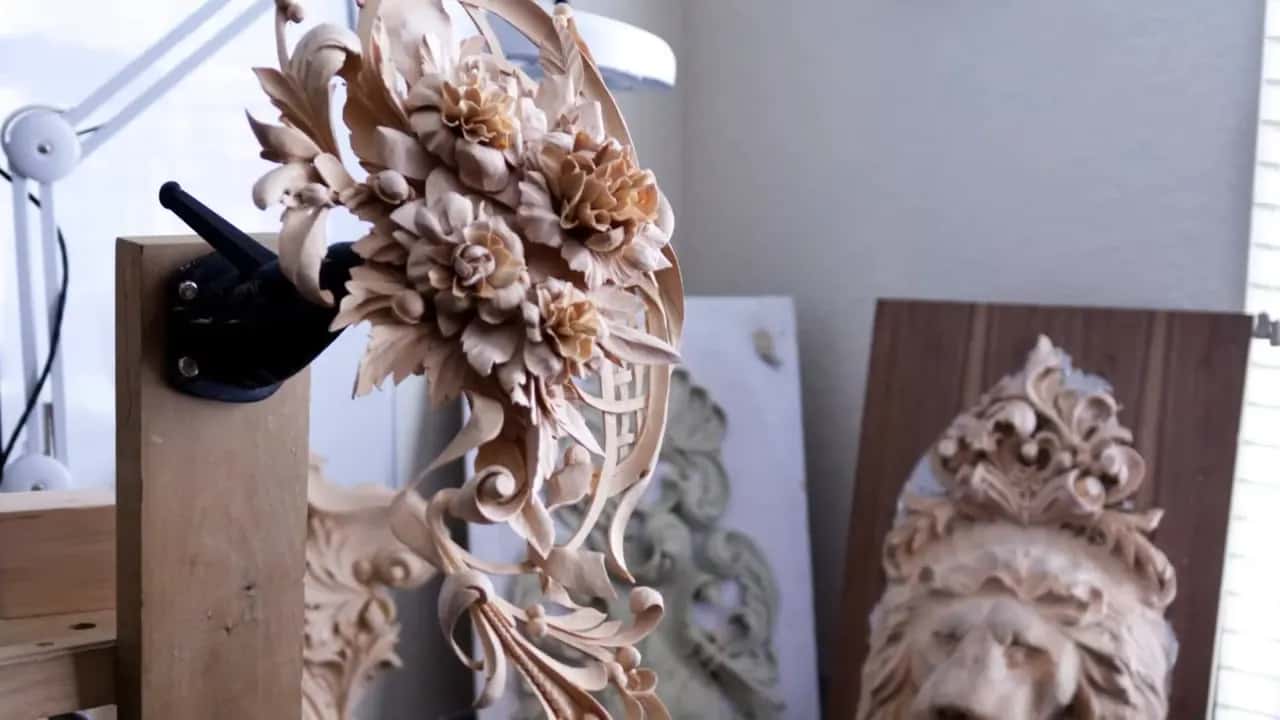 What are the best types of wood in Barbados for beginners to practice carving?