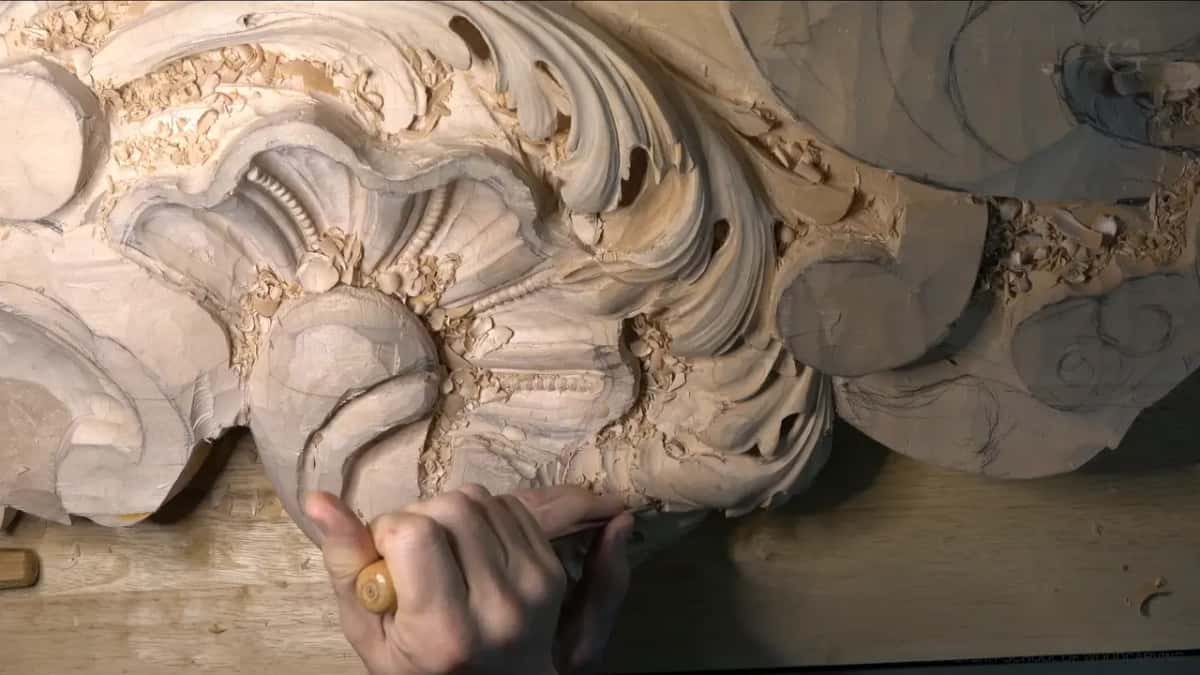 Hand bracing the lower lobe.