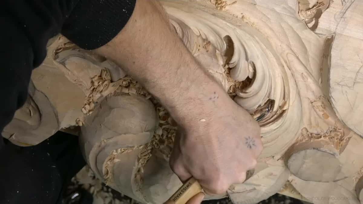 Fist on the handle, blade deep in the lobe's hollow.