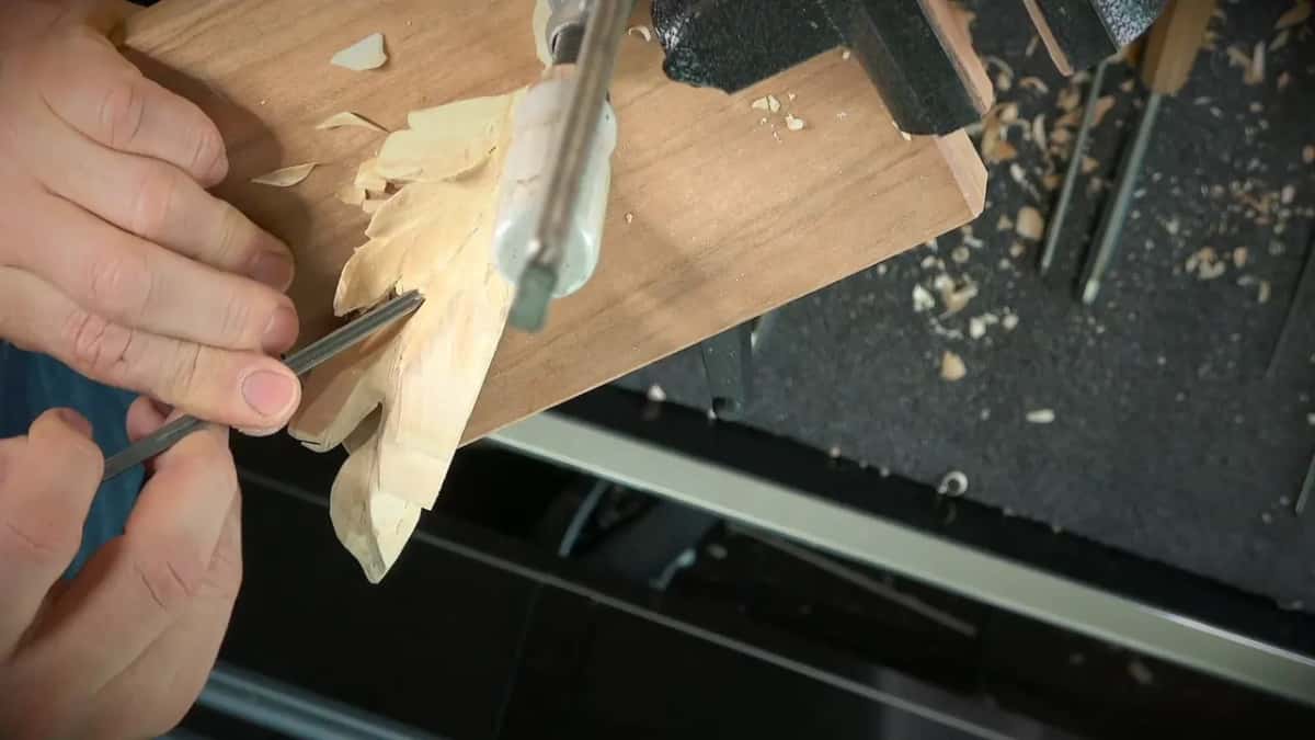 Narrow gouge coming down a clamped leaf