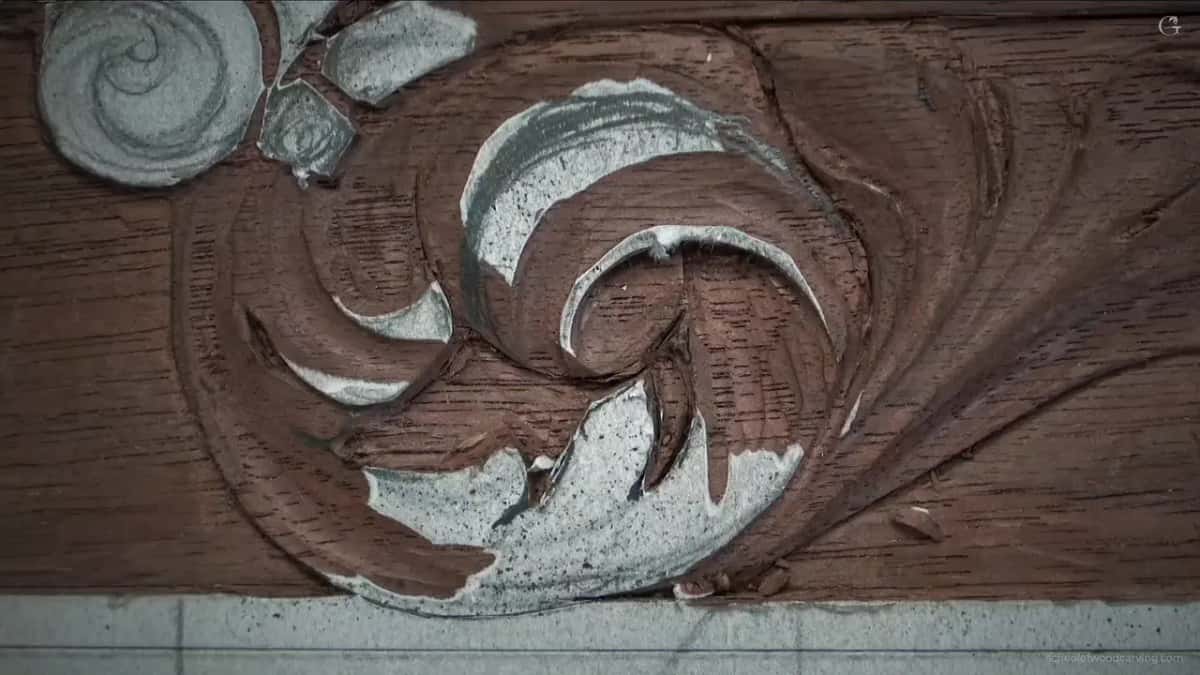 A narrow blade laid right into the carved hollow.