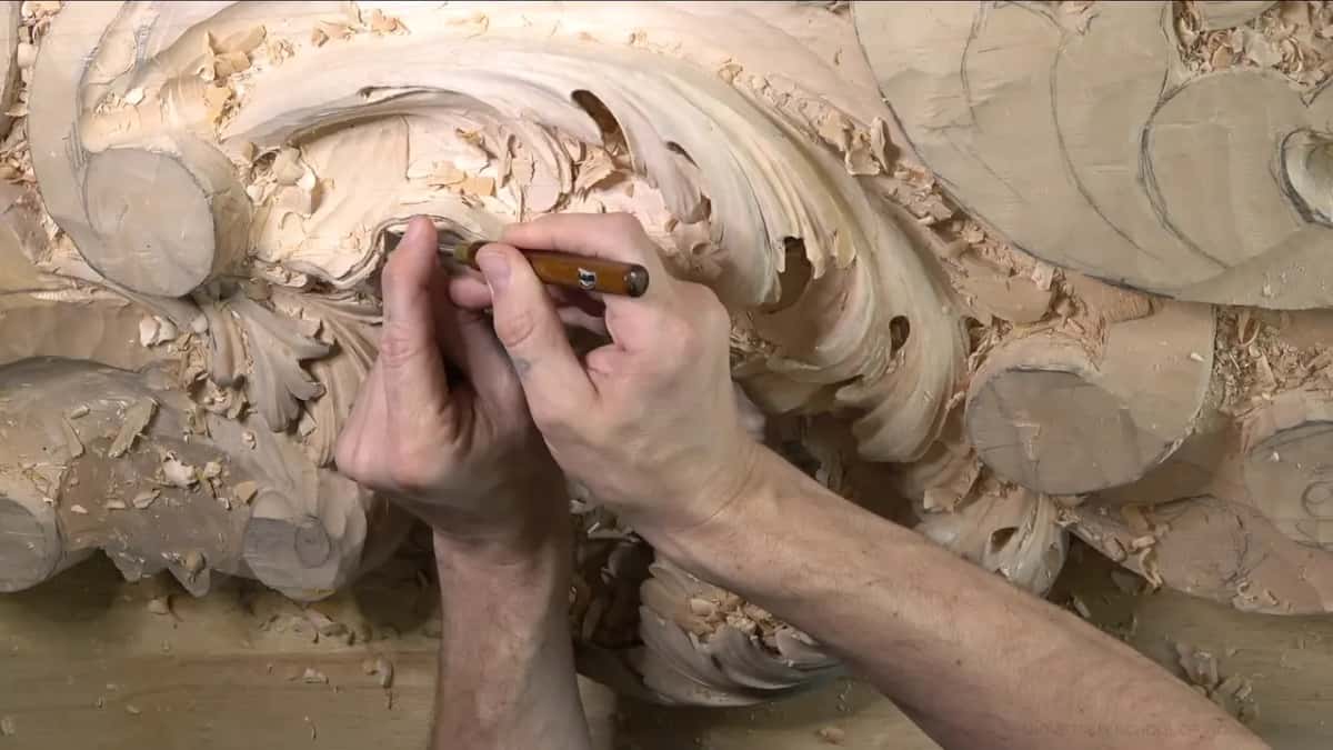 Brass shows on the ferrule as the tool follows the inner line of the rim.