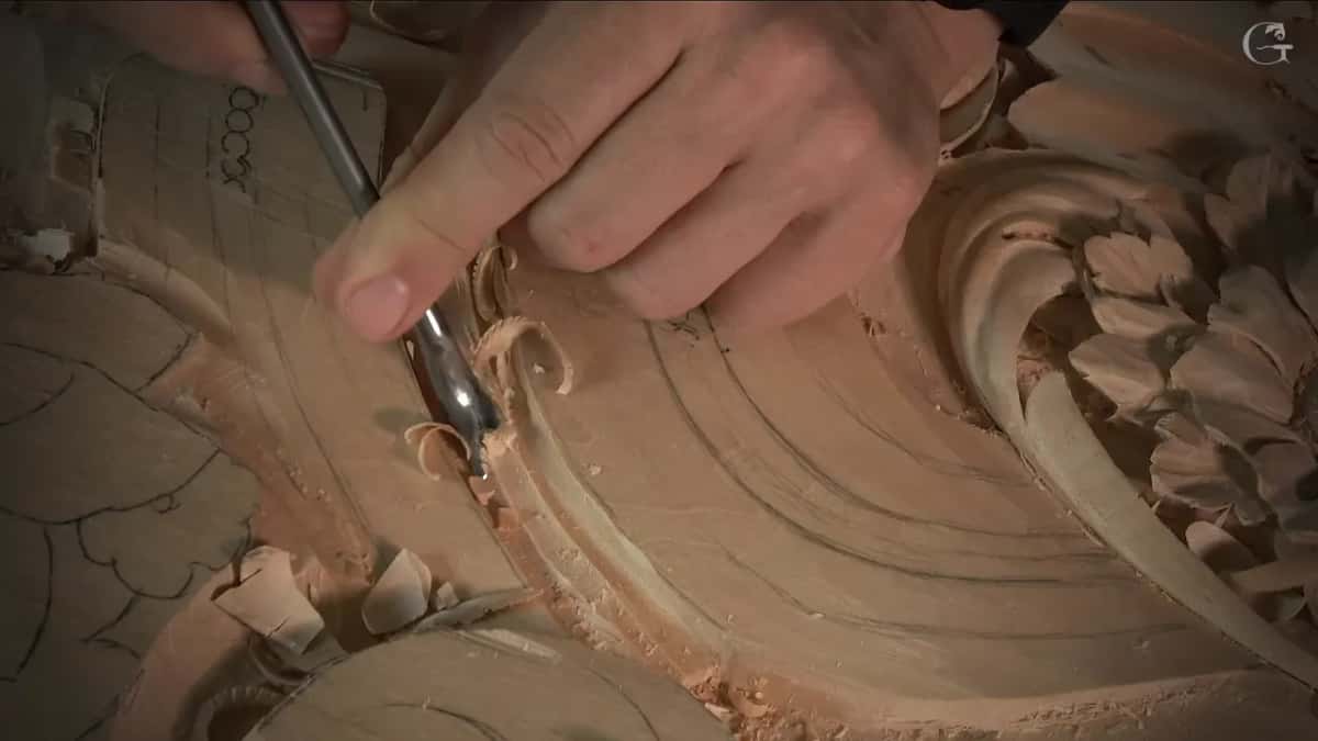 Gouge tip in a fresh groove