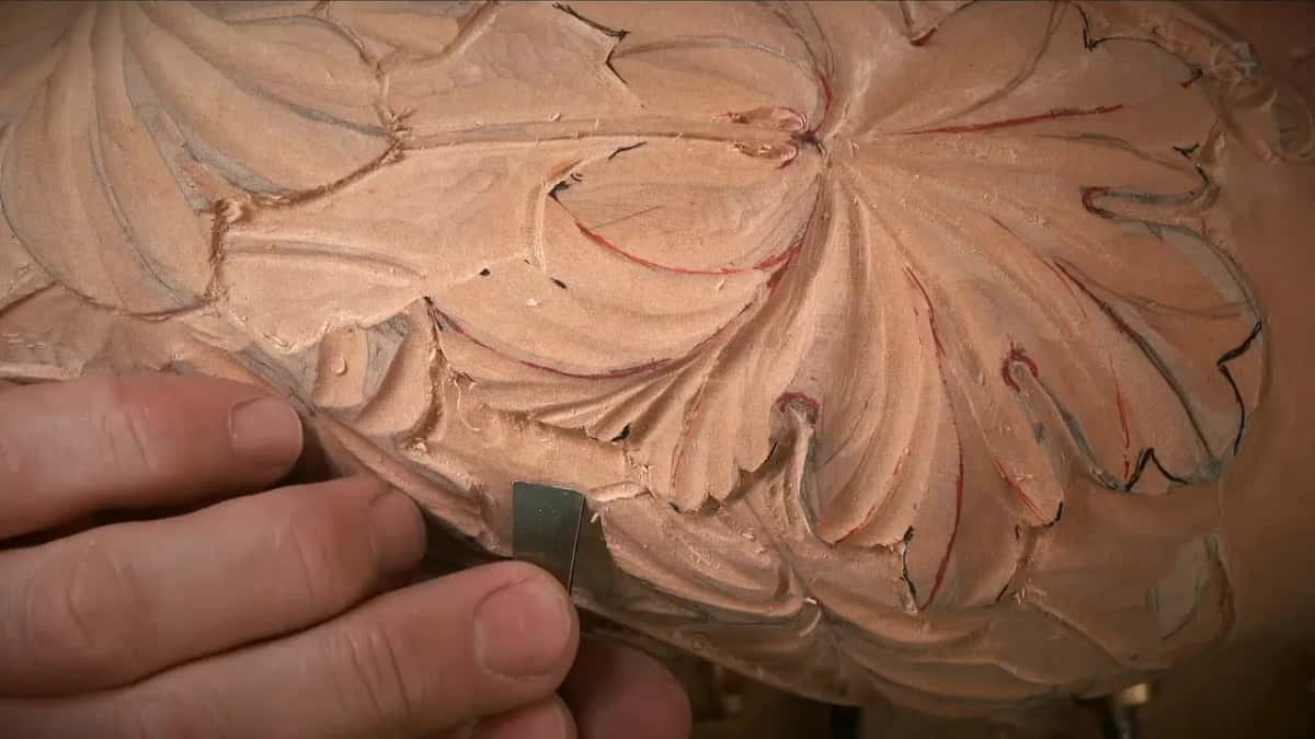 Small flat blade cleaning between two lobes