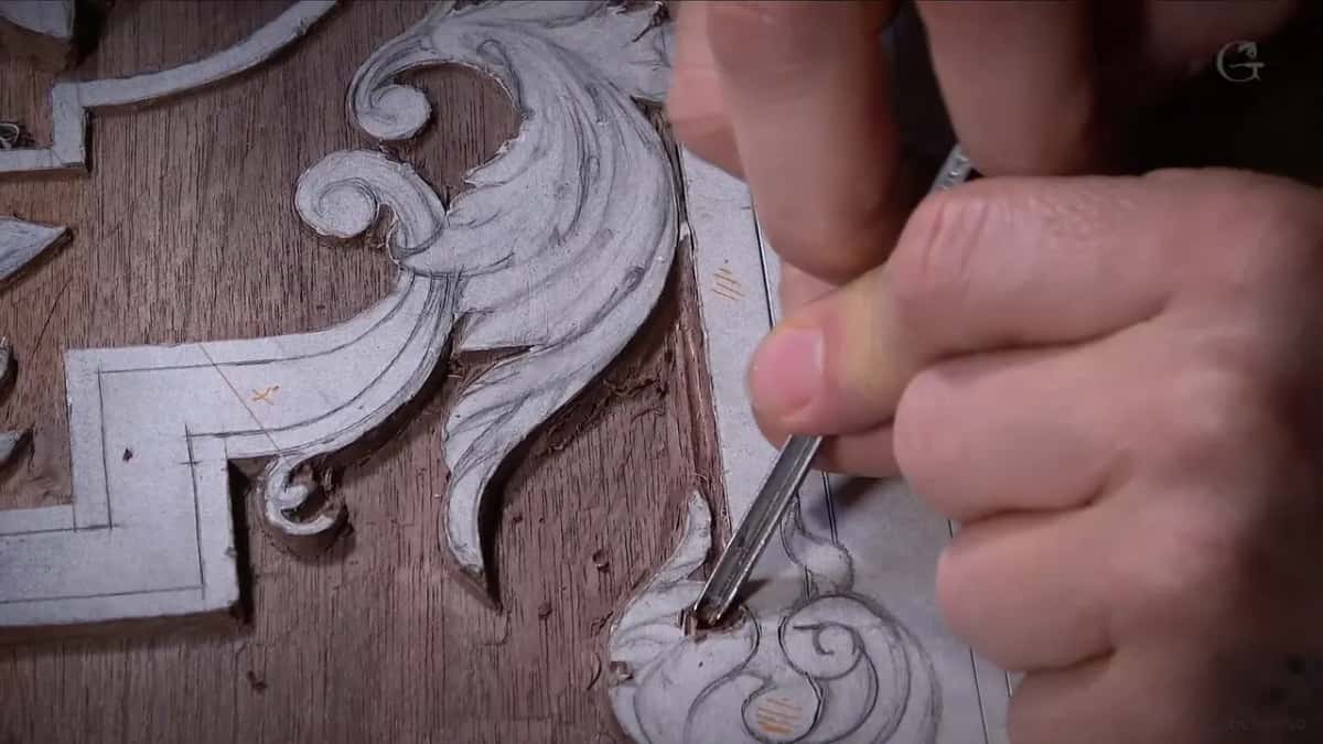Narrow veiner going down into the deeper pocket