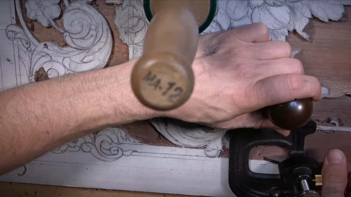 The mallet with its size on the head