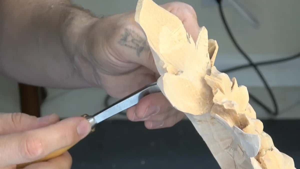 Smaller gouge going at the saw wall, because the leaf underneath it took forty minutes.
