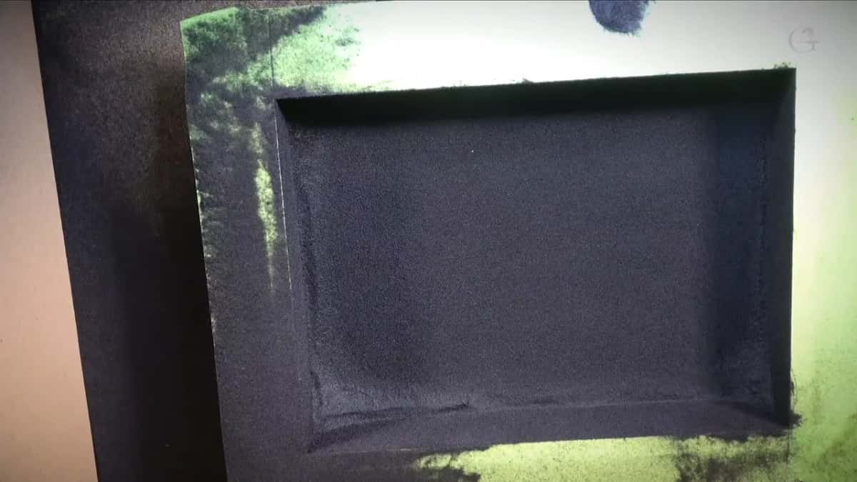 Black flocking laid into the recess of the lid, sprayed green tape around it