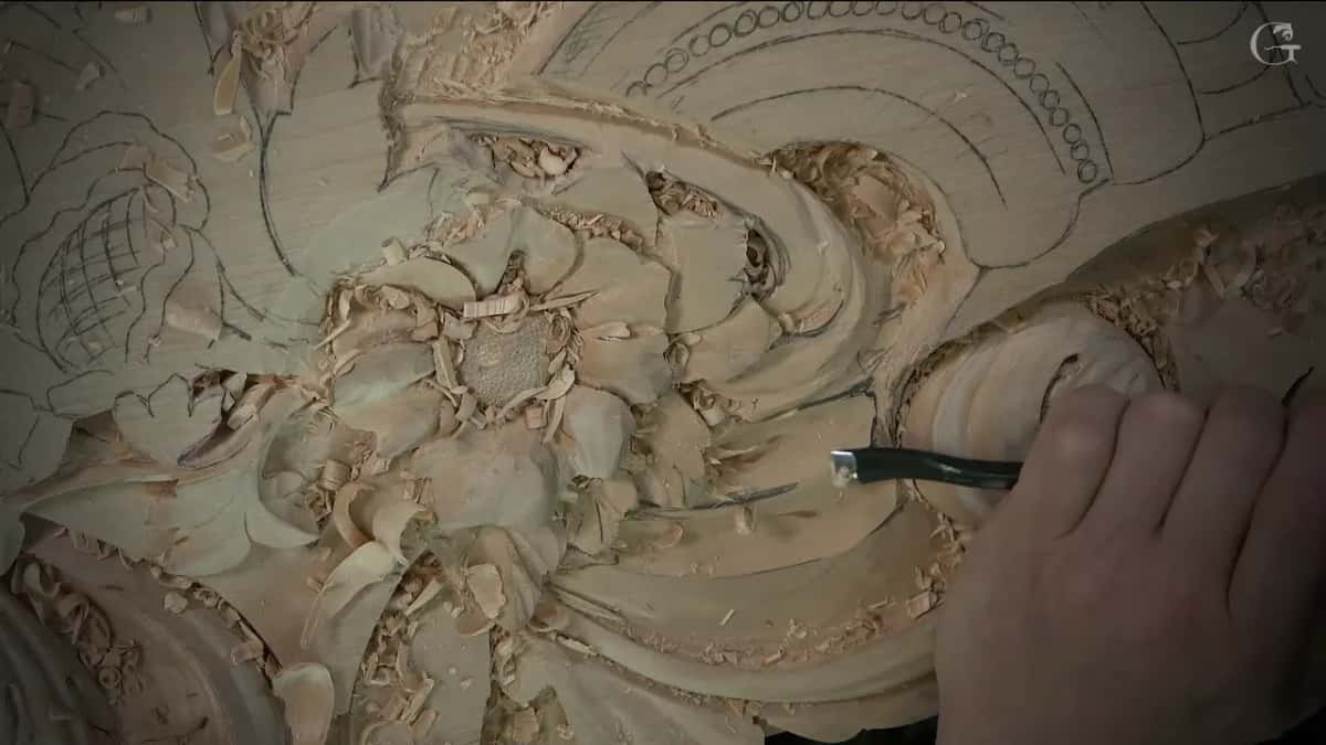 Back bent gouge crossing the acanthus scroll