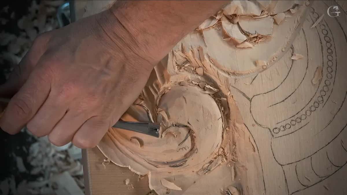 Gouge on the curl