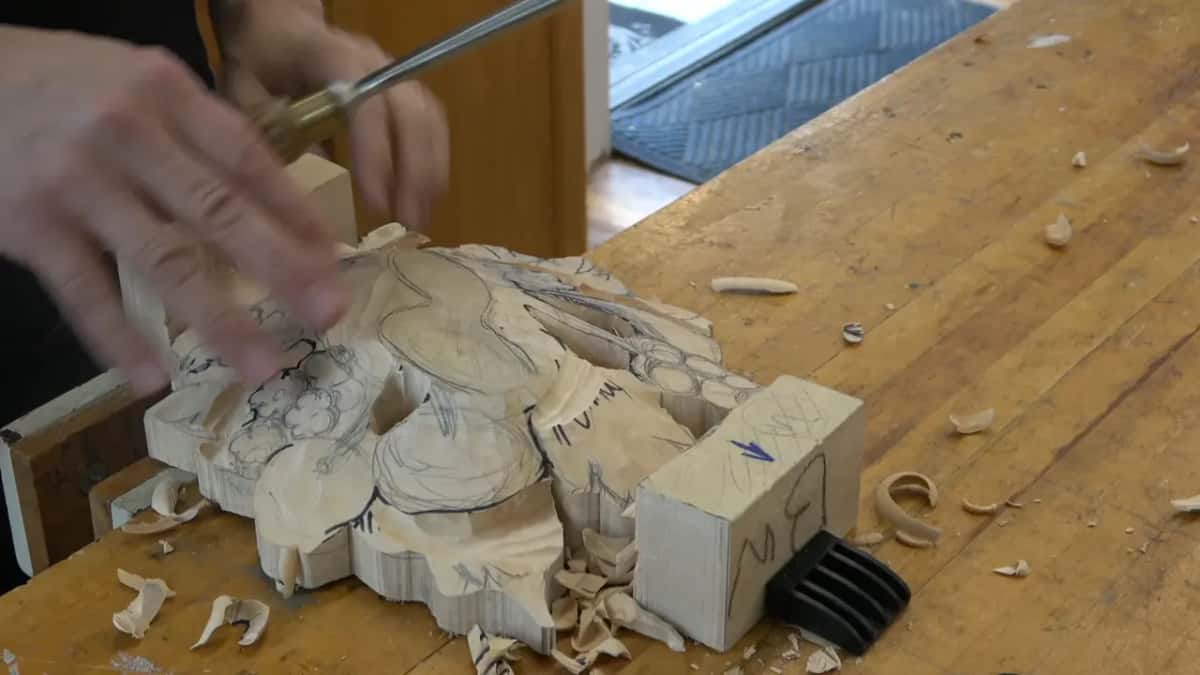 A gouge working round the inked petals