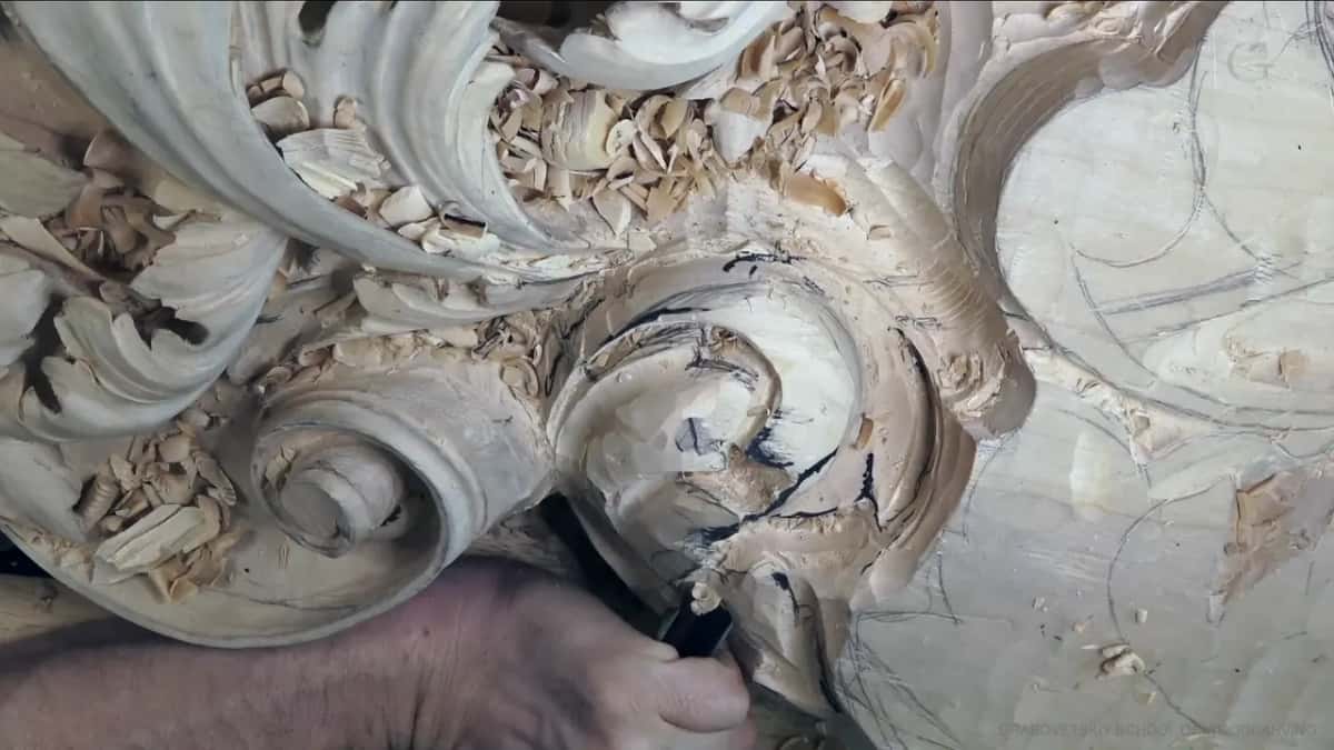 Fingers at the base, blade hidden.
