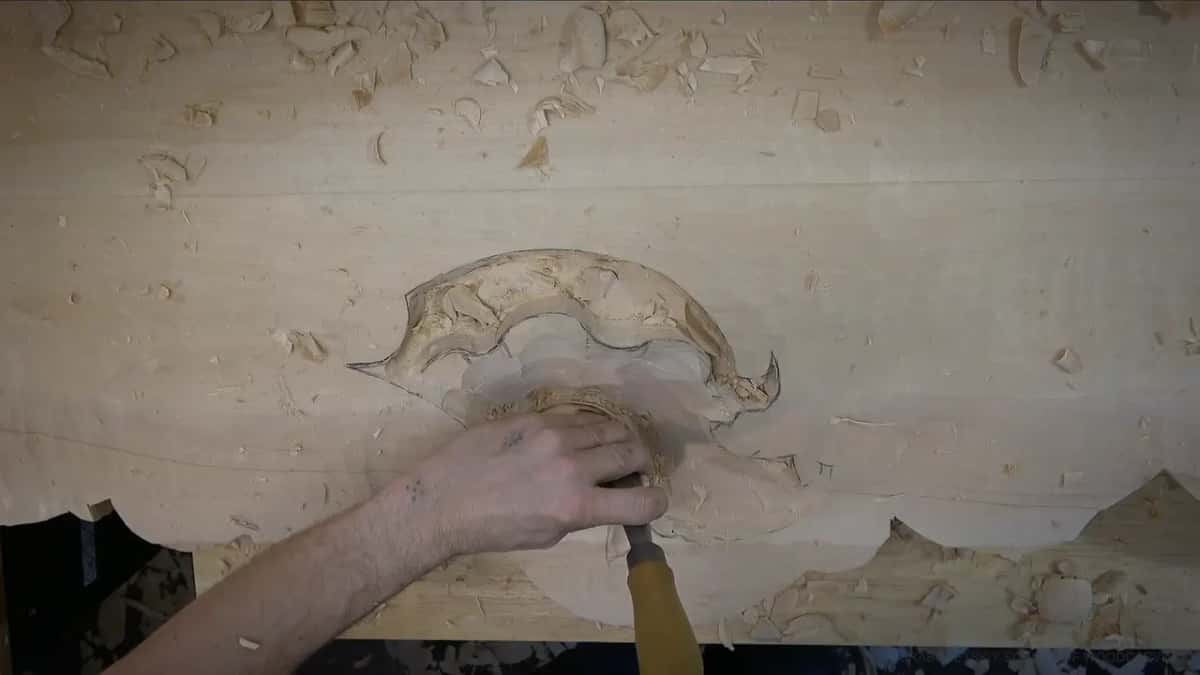 Gouge inside the hollow
