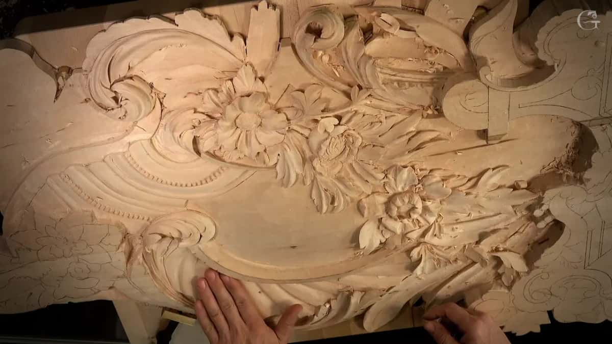 The Venetian panel from above, hands at the lower edge