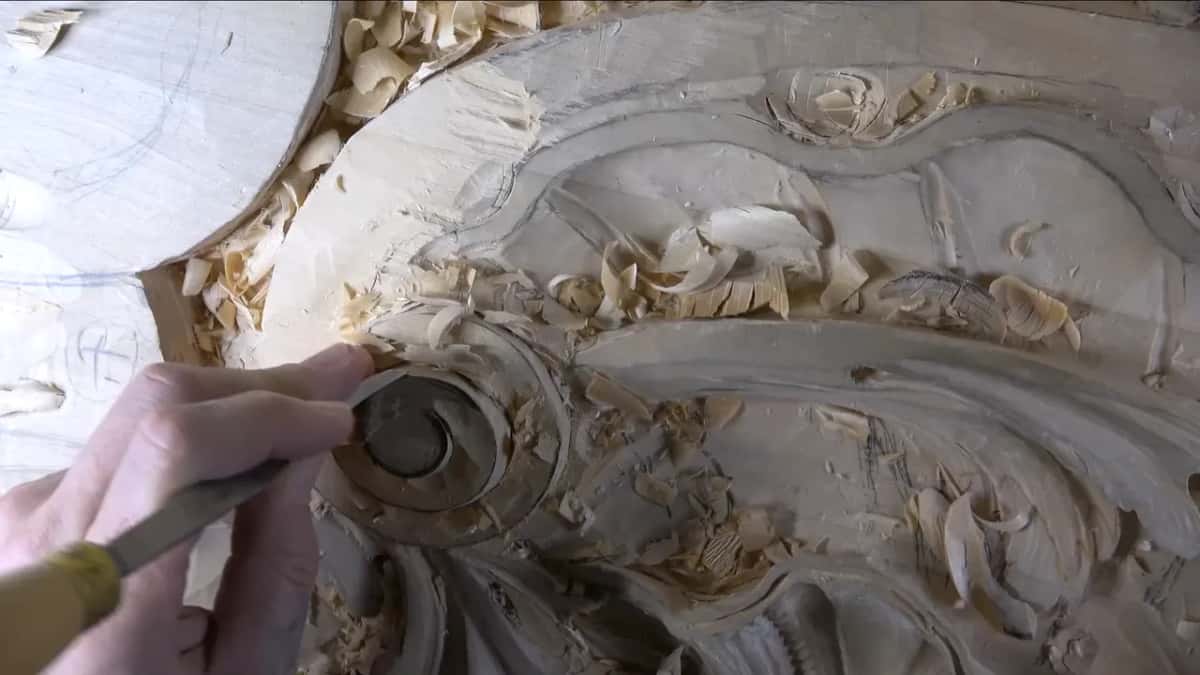 The yellow handle points to the left while its blade follows the round ring of the volute.