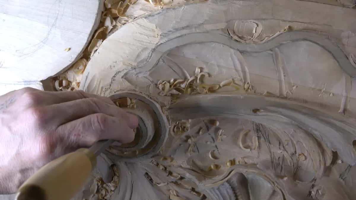 Gouge tip inside the spiral's center.