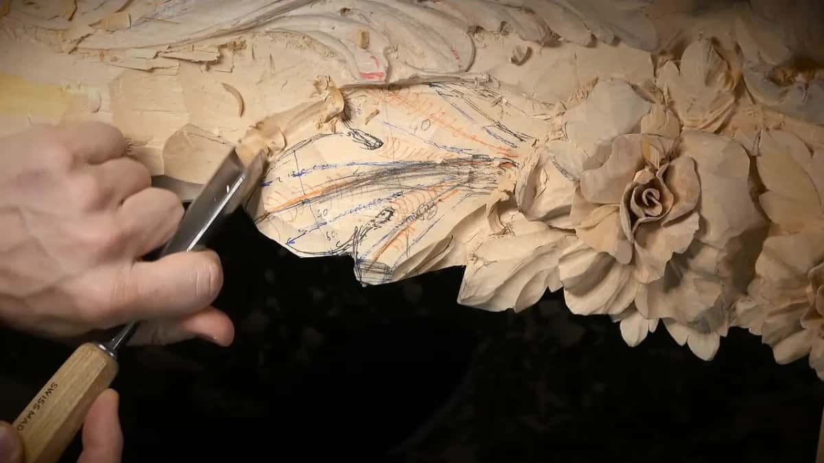 Gouge on the leaf edge