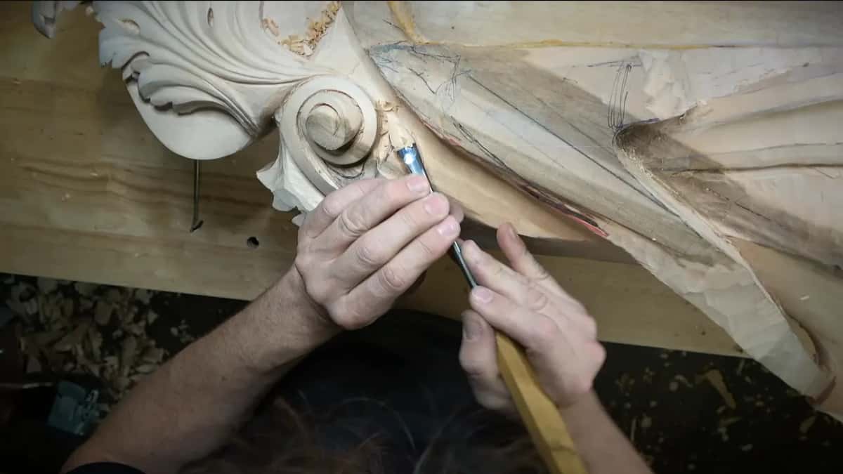 Gouge riding into the scroll with both hands on it
