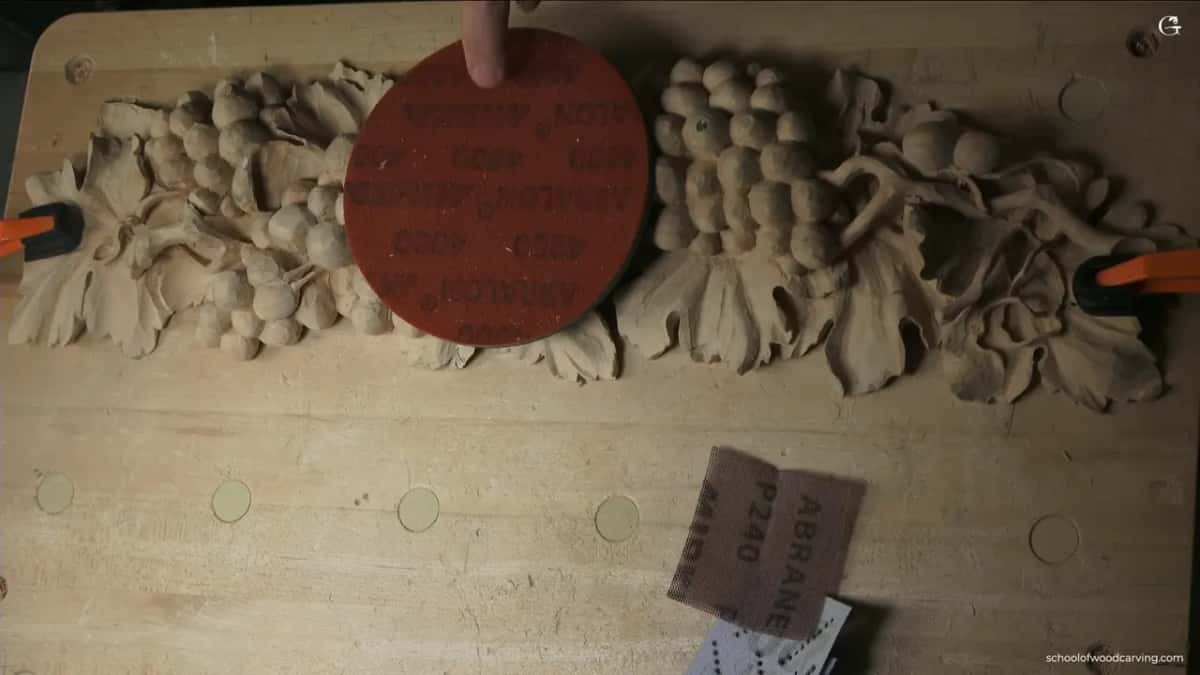 Red Mirka disc marked 4000 held over the grapes