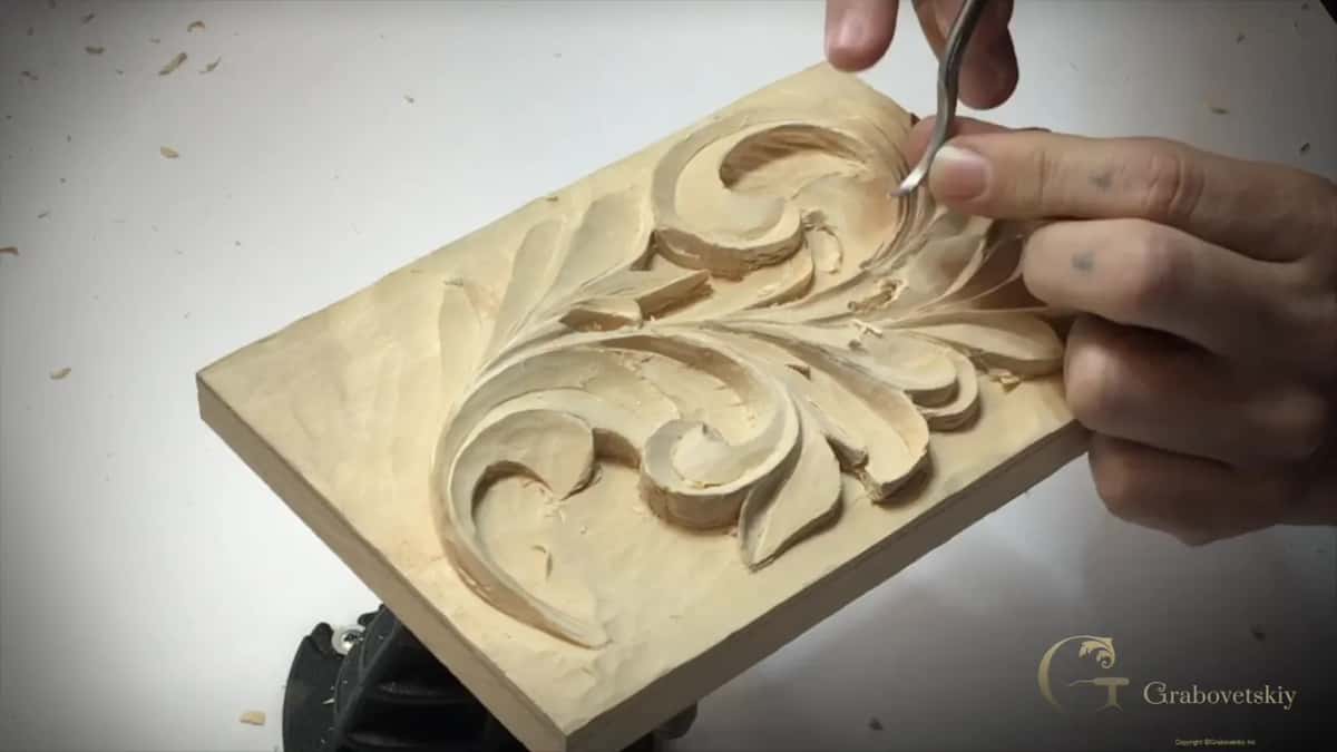 Short tool at the top of the scroll