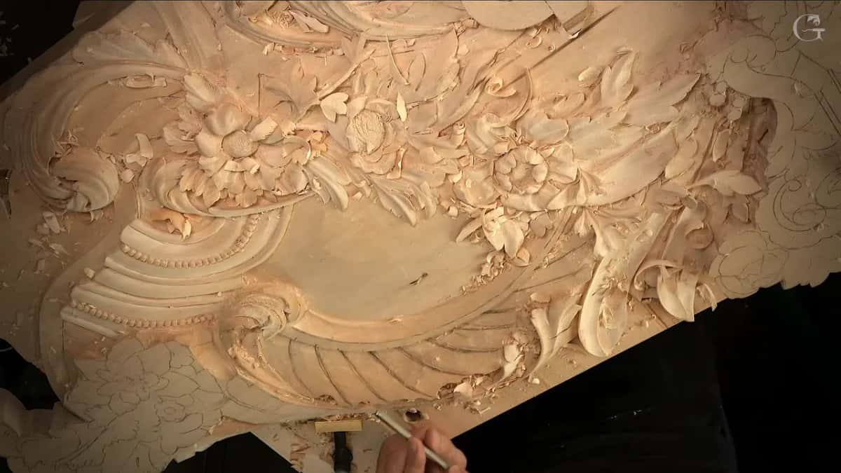 Shell folds and the run of beads beside them, chips lying over everything