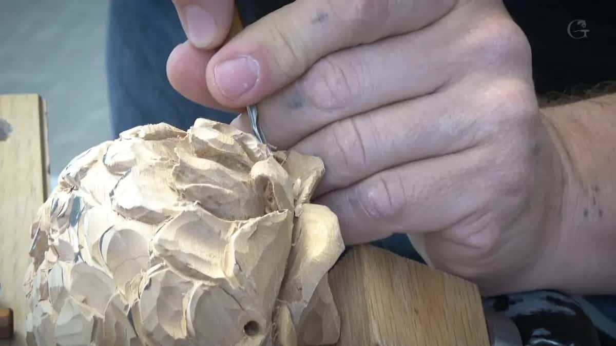 The flower turned on its block.