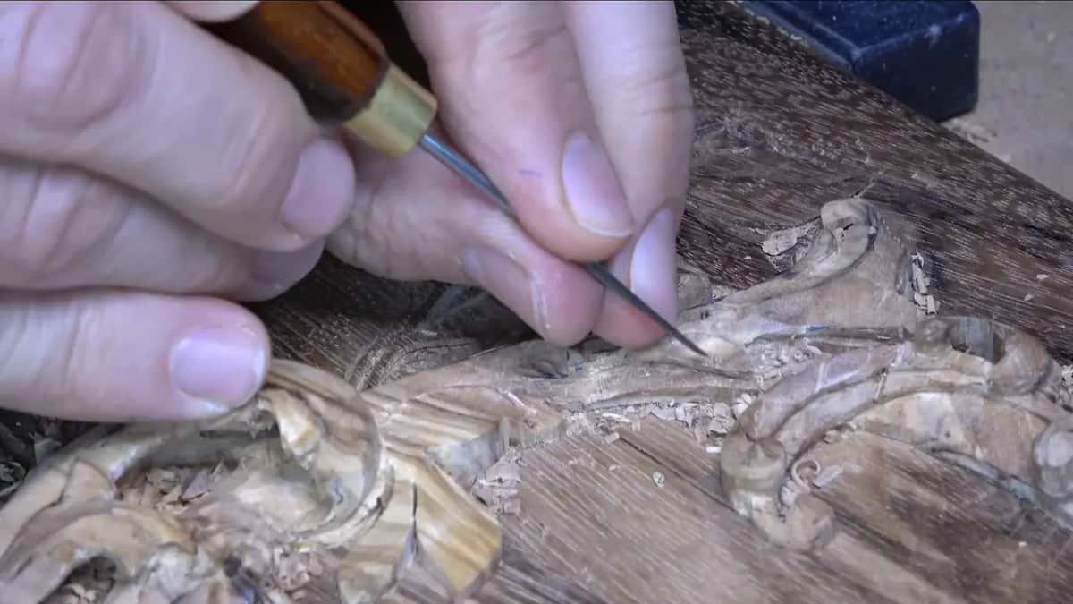 Brass ferrule and thin blade, the edge set in the leaf