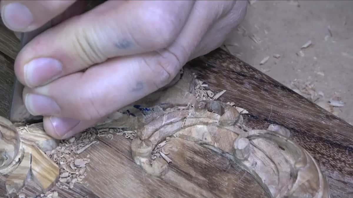 Fingers pressing the flat blade