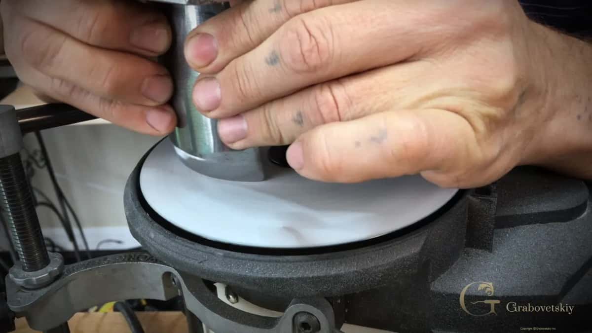 Gouge held straight down, its tip flat on the running wheel.