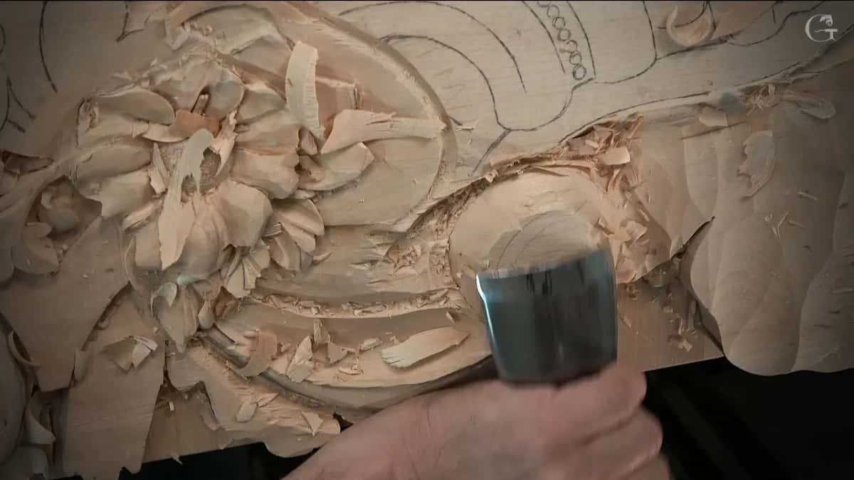 A wide gouge in the round hollow