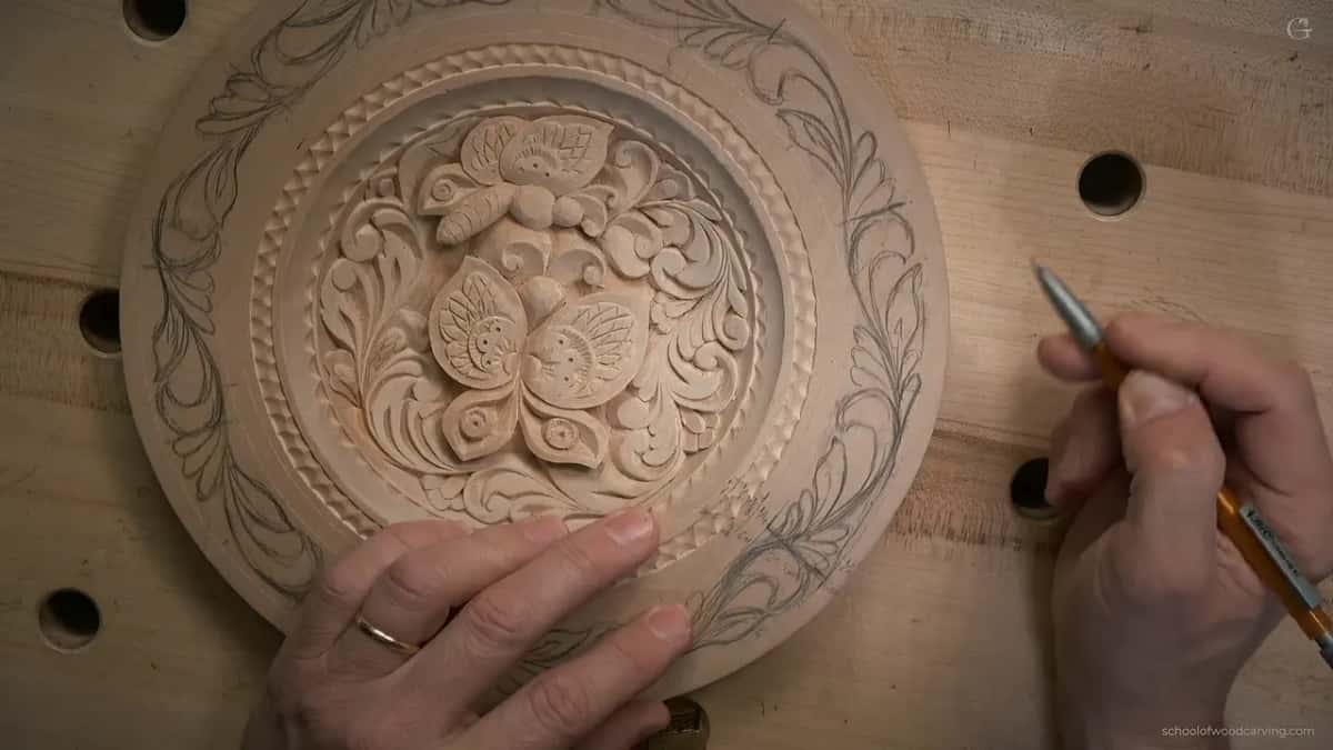 Pencil leaves and scrolls now circle the whole outer band, and the two carved butterflies sit in the dish