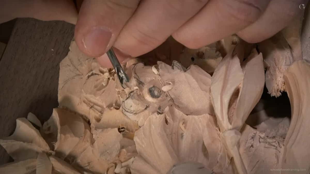 Small gouge working the petal next to the round center