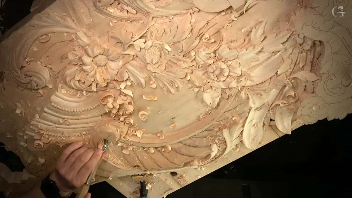 The other end of the panel, flowers already carved