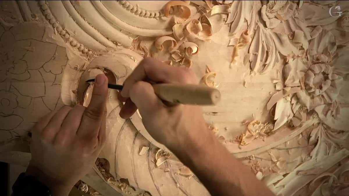 Tool tip inside the round hollow