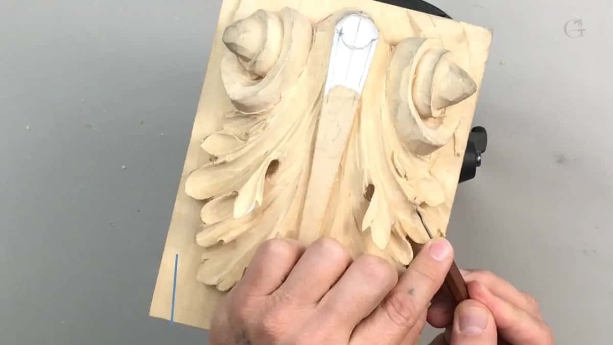 Low hands, a chestnut grip