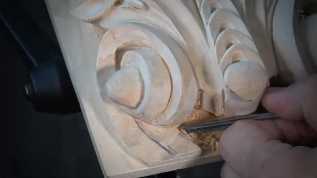 One fine line cut deep into the volute, working the way a dark pencil stroke would