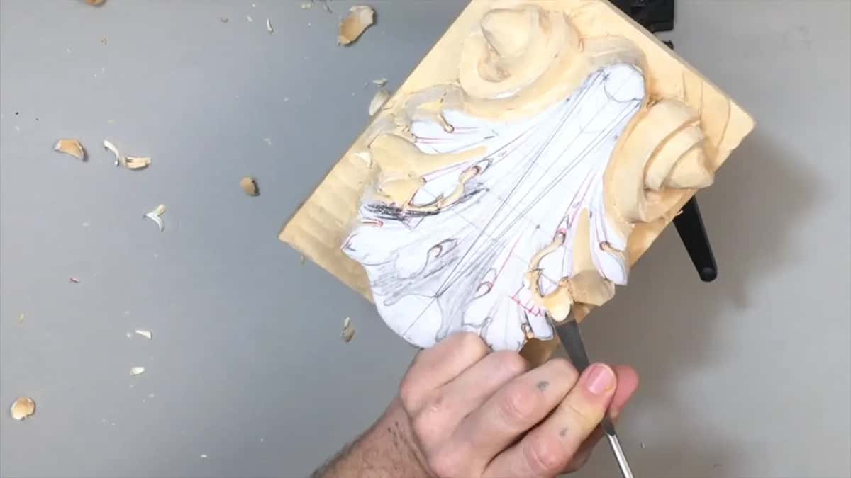 One hand, tilted board
