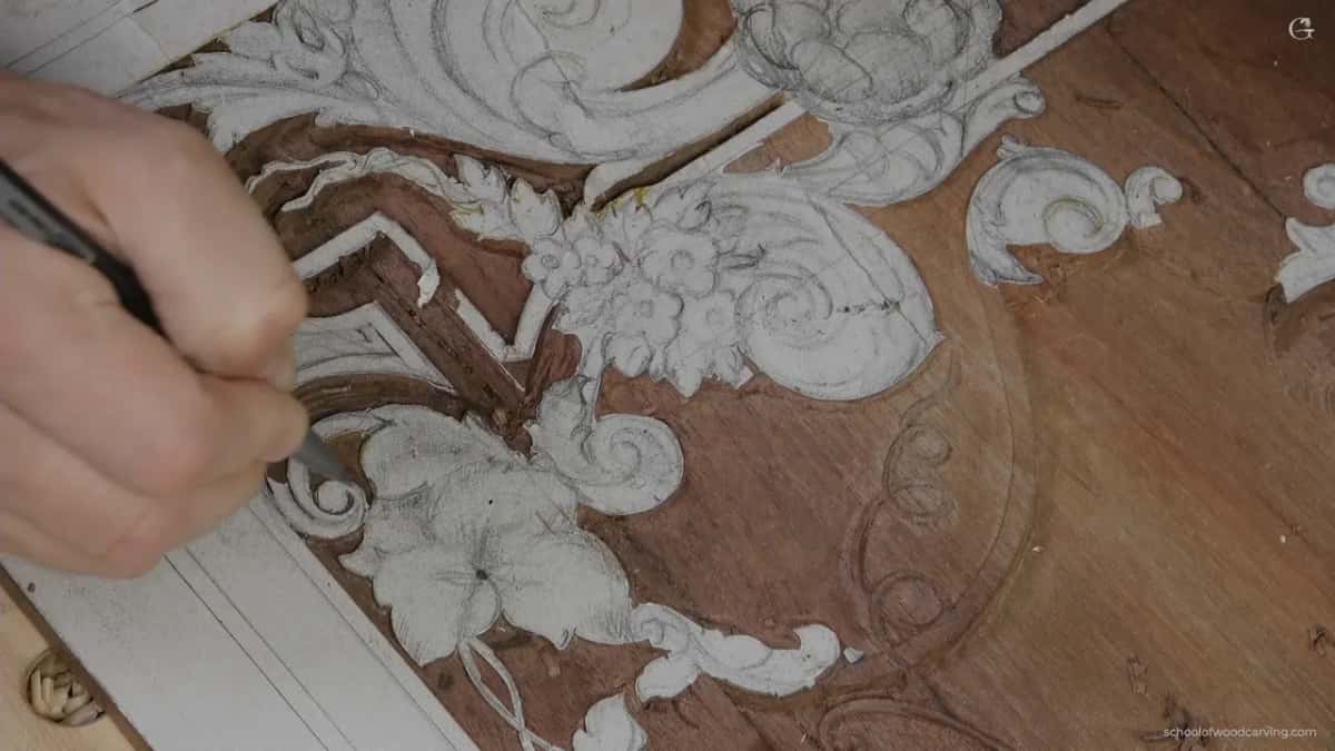 Narrow tool where the second movement of the scroll runs toward the flowers.