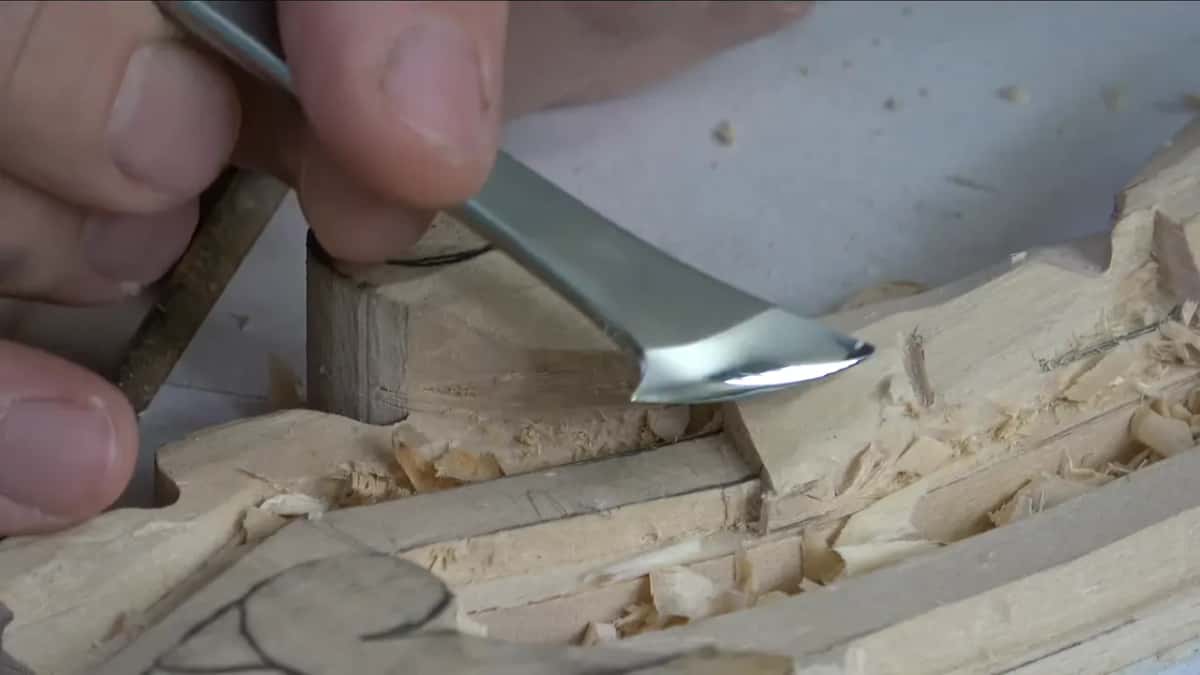 Shaping the water drop where the lobe finishes.