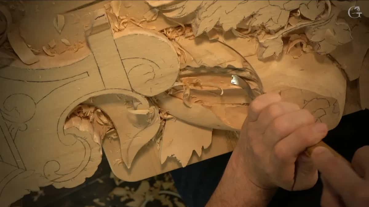 Bent gouge in a fist grip