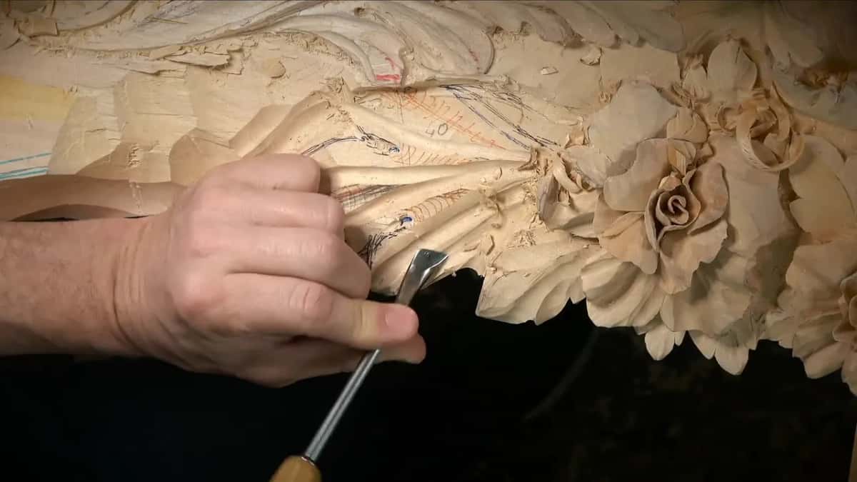 Thumb on the blade, a small gouge shapes the ridges between leaf divisions