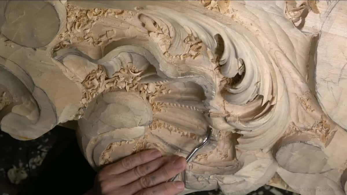 A bent shank tucked under a lobe.