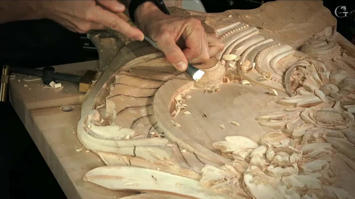 Side view, gouge rounding an edge
